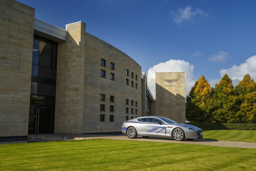  Aston Martin RapidE Concept 2015 года  (фото 3 из 12)